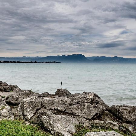 Laguna verde Sirmione Bagian luar foto