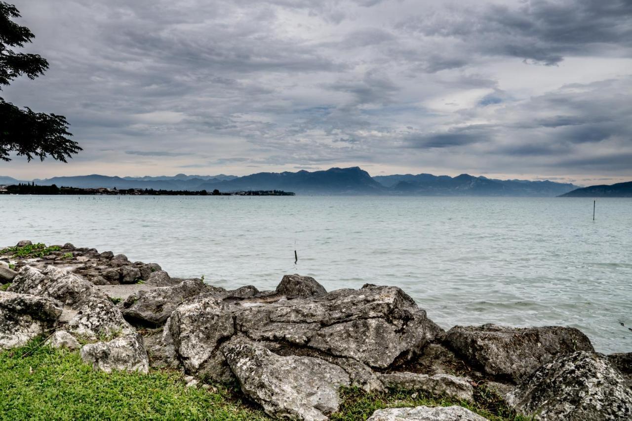 Laguna verde Sirmione Bagian luar foto