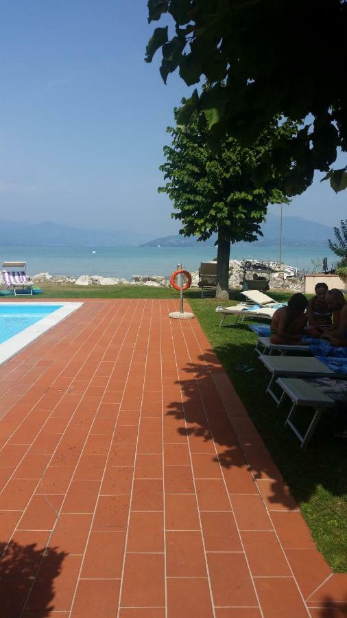 Laguna verde Sirmione Bagian luar foto