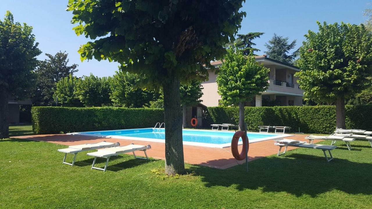 Laguna verde Sirmione Bagian luar foto